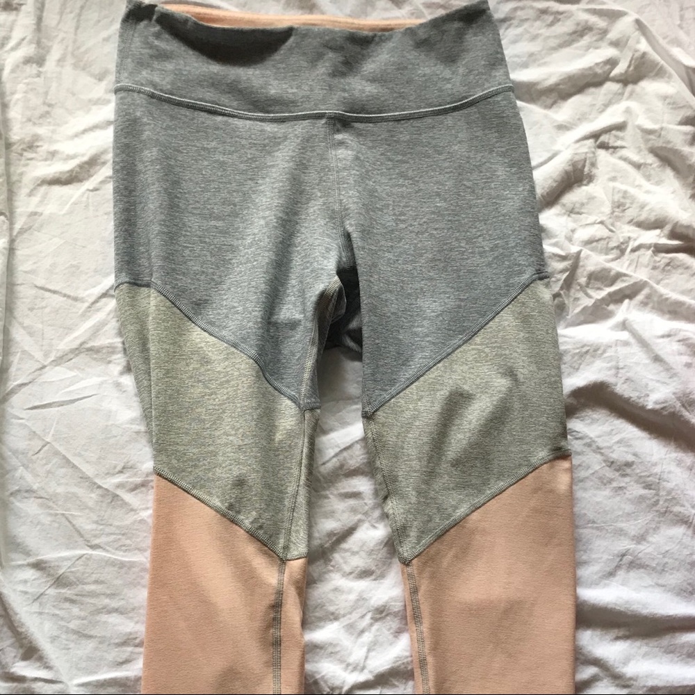 OV 7/8 Springs Leggings
Lake/Dove/Rose Quartz M
